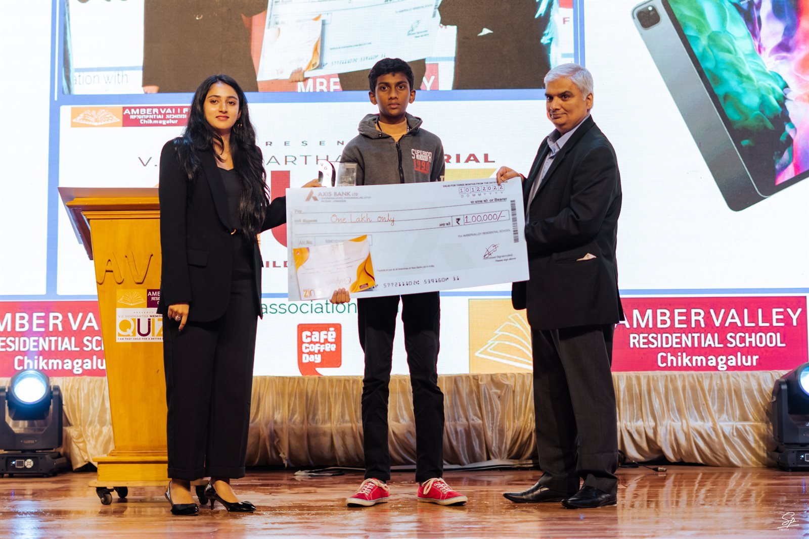 Presentation of ₹1,00,000 cheque and winner trophy to the inaugural Season 1 champion
