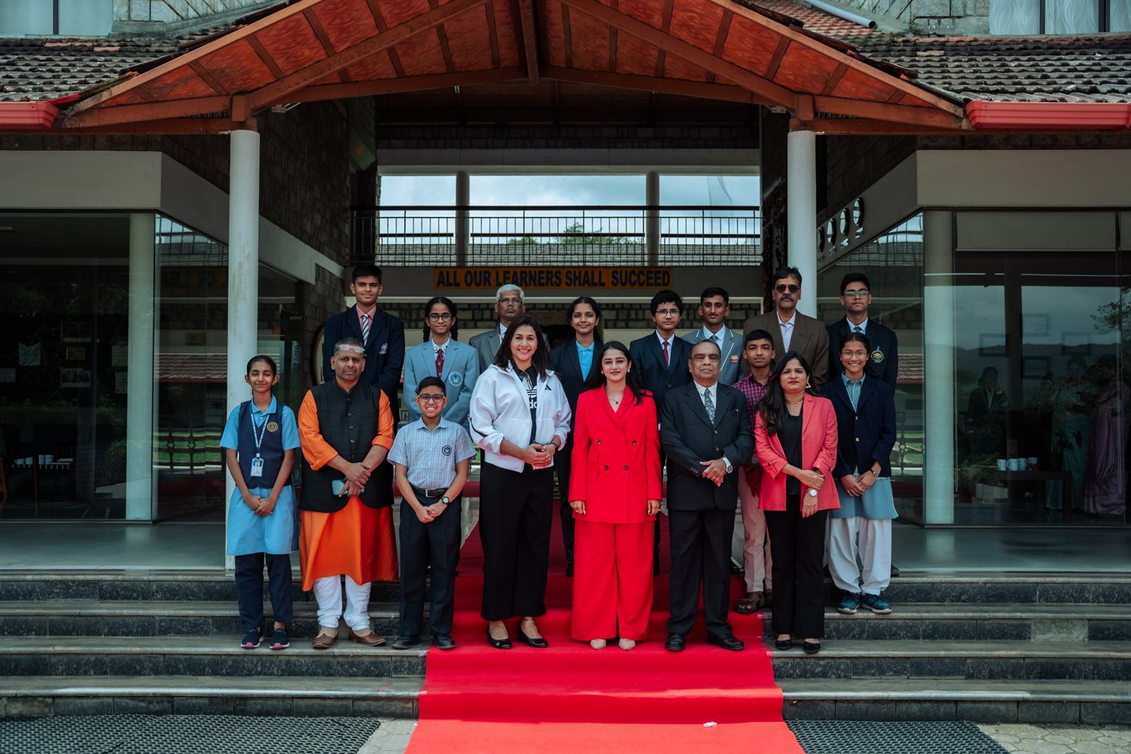 Quiz Hosts Rashmi Furtado, Pickbrain Giri, faculty, and student delegates at the campus steps